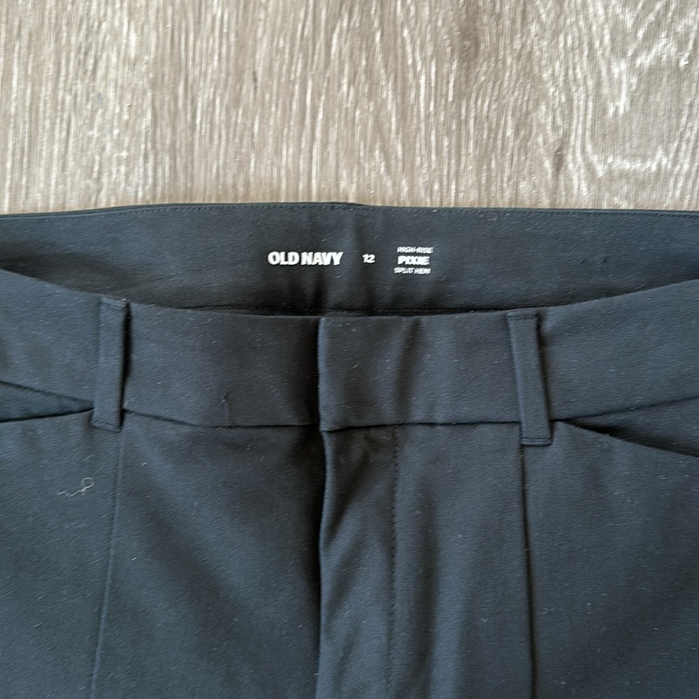 Like new, split hem, black pixie pants - Picture 4 of 4
